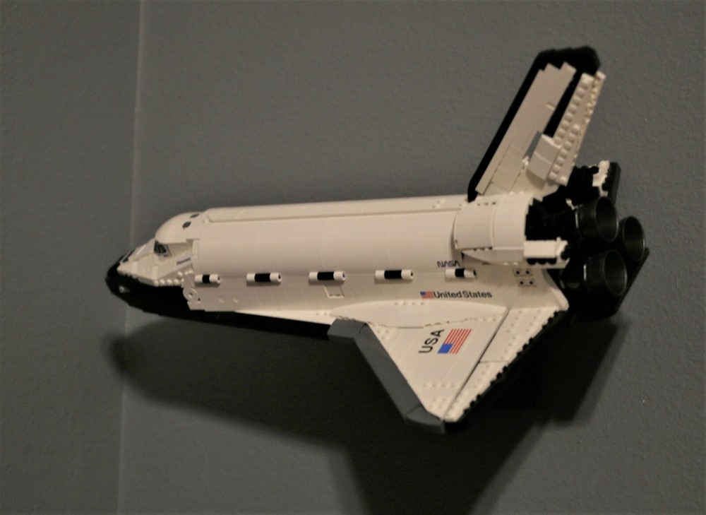 Ultimate Display Solutions wall display for Lego Space Shuttle Discovery 10283