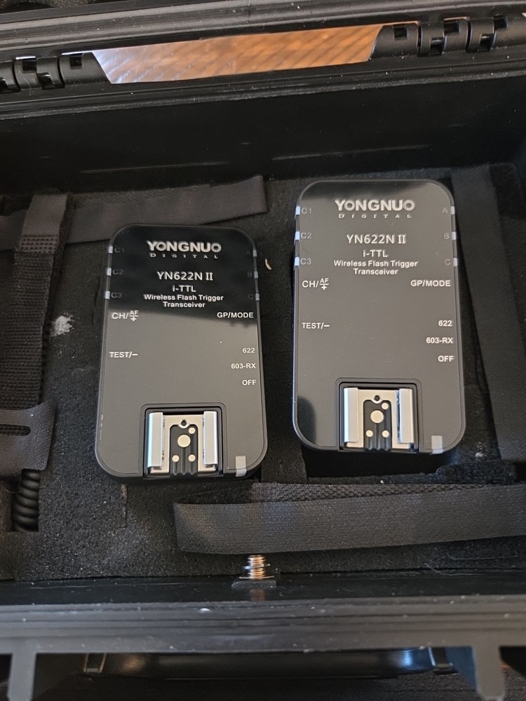 4YONGNUO DIGITAL WIRELESS FLASH TRIGGER TRANSIEVER 1 WIRELESS FLASH CONTROLLER