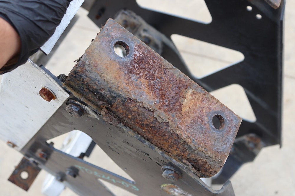 1996-2010 KENWORTH T2000 LEFT DRIVER SIDE FAIRING STEP FRAME OEM