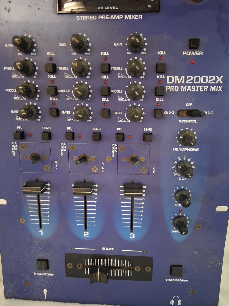 Numark DM2002X Pro Master Mix Dj Mixer Powers On