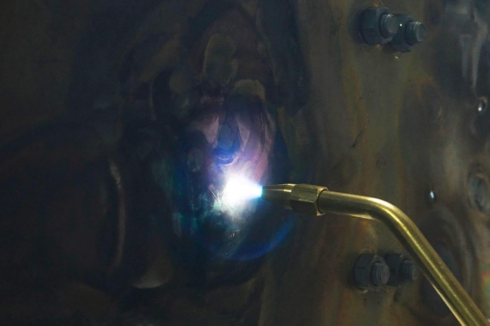 Efficient Welding Torch System with Maximum Flame Temperature for Professionals