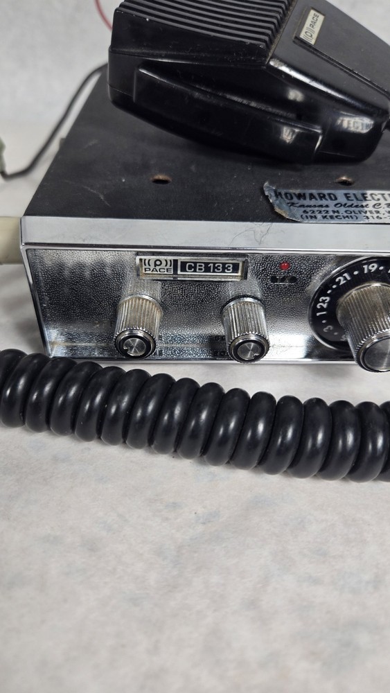 Vintage PACE CB Radio CB133 With Microphone Howard Electronics NOT TESTED