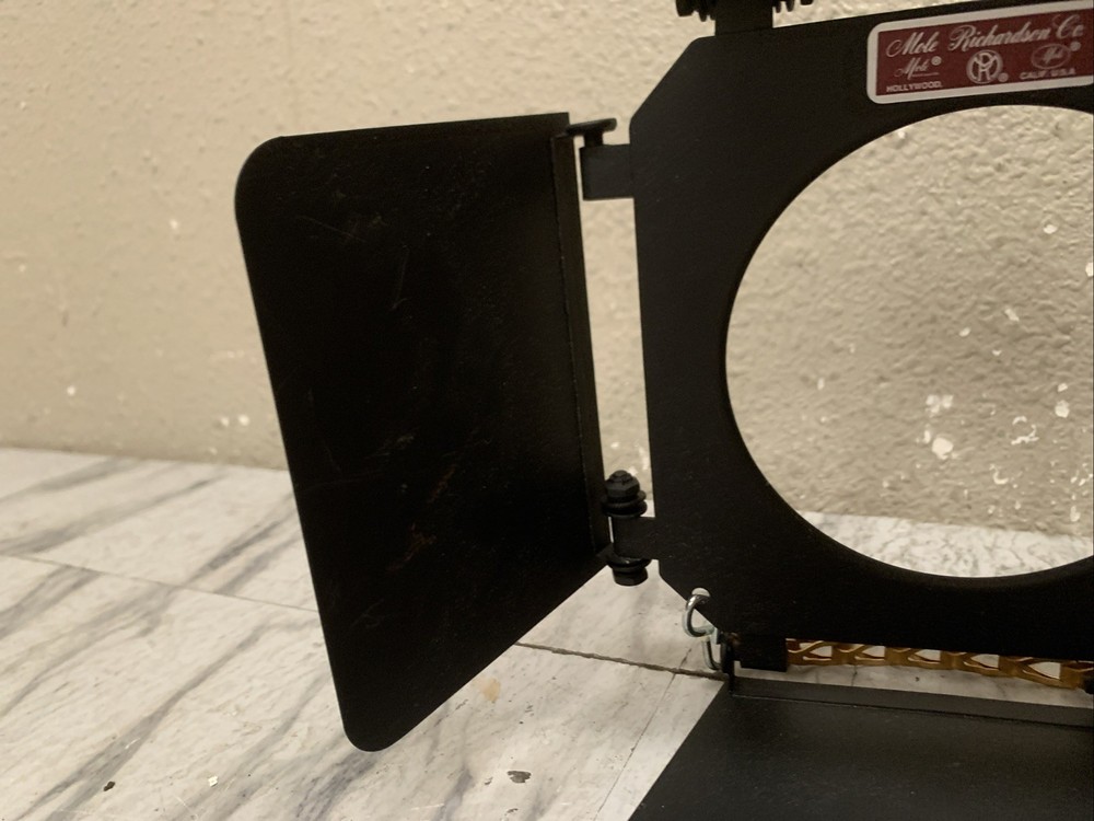 Mole Richardson Barn Doors Light Shield, Mini. With A Chain And Hook