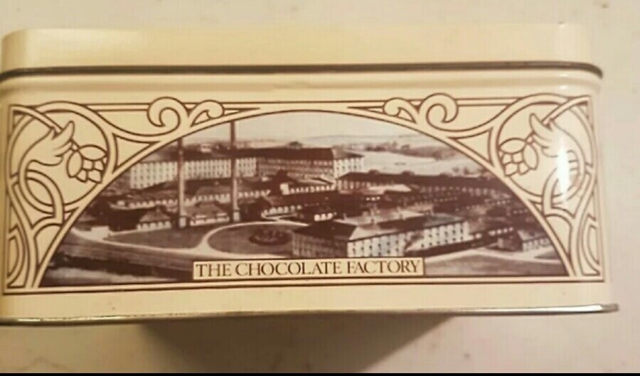 1990 Vintage Hershey's Chocolate Tin 1912 Edition (empty)