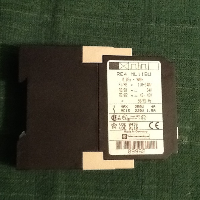 Telemecanique RE4-ML11BU Timer