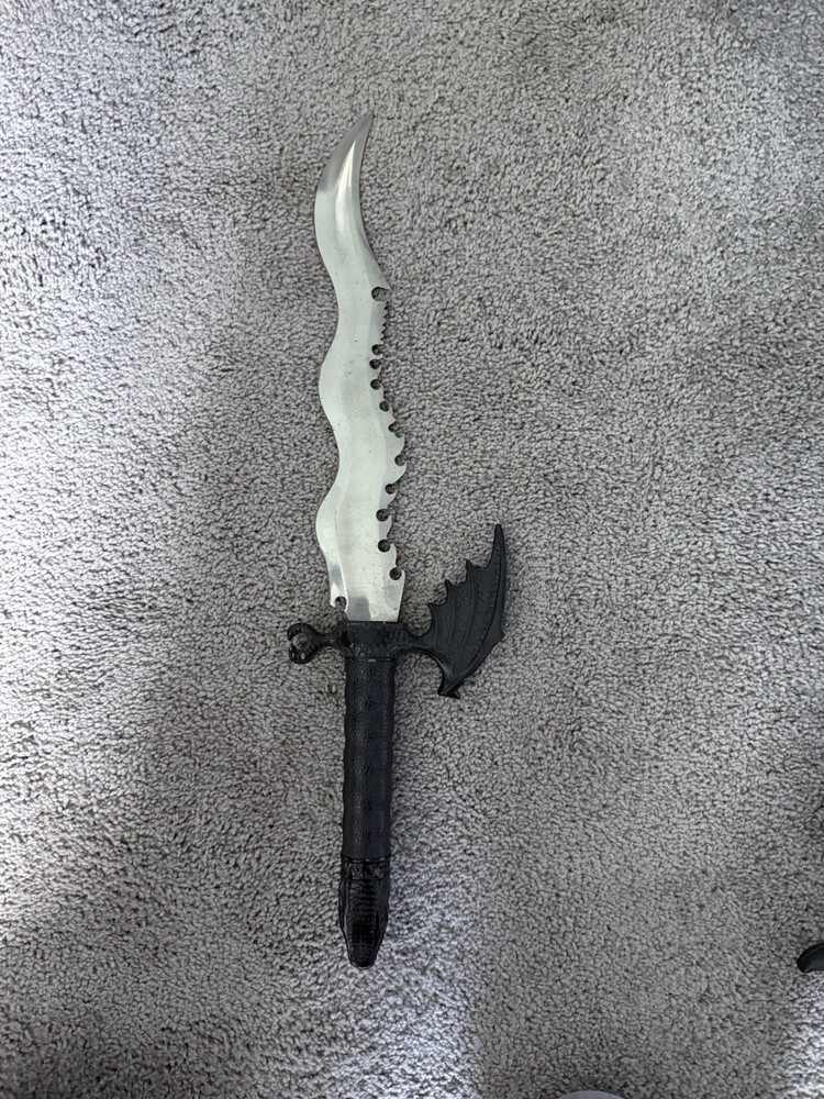 Flying Dragon Serrated Blade Dagger