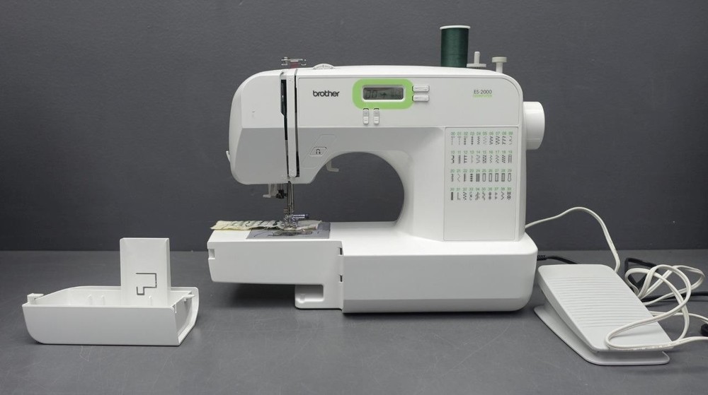 Brother ES-2000 Lightweight Portable Sewing Machine +Manual/Rolling Case Tested