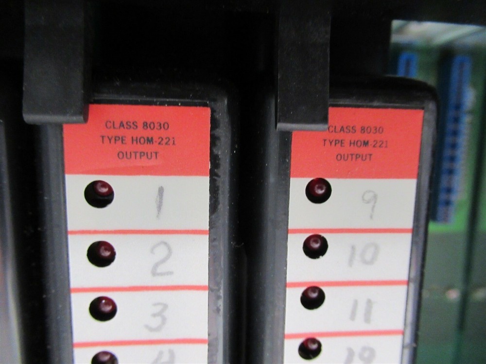 Square D Sy/Max Class 8030 Type PS-11 Programmable Controller HRK-100 Rack Unit