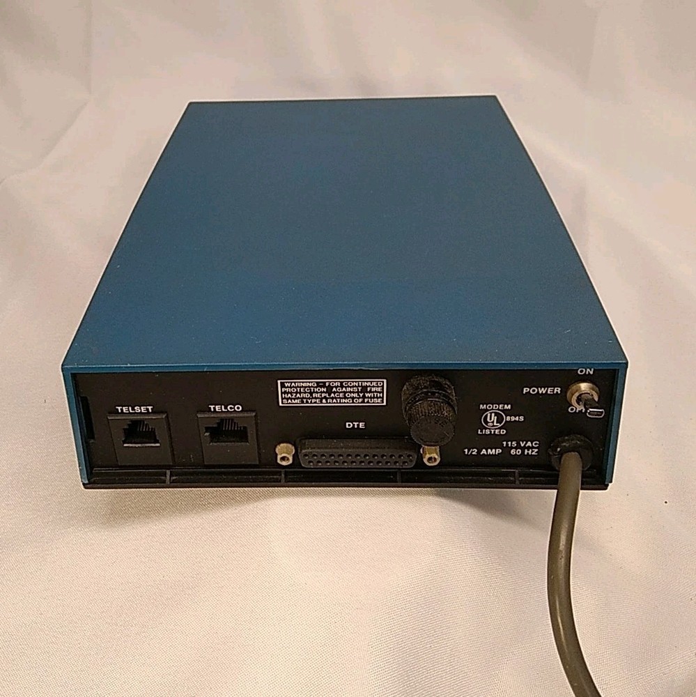 Vintage MOTOROLA 208 A/B MB UDS UNIVERSAL DATA SYSTEMS Powers On