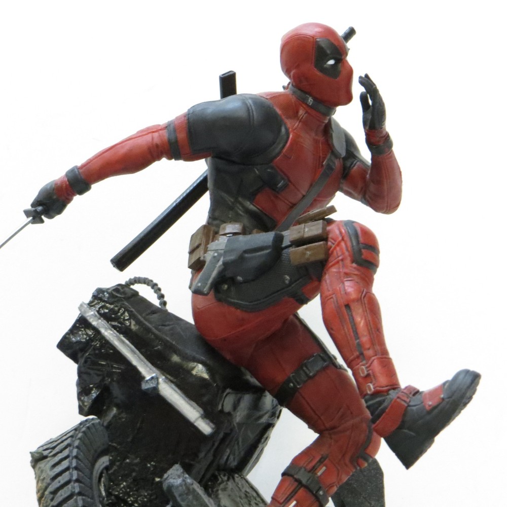 Deadpool Diamond Select Gallery Diorama 9" Figure Walmart Exclusive Version