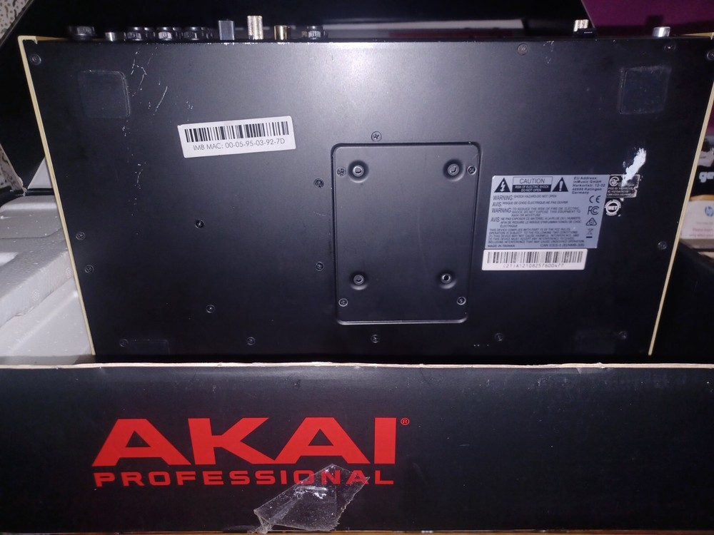 Akai Professional MPC Live Sampler - Gold