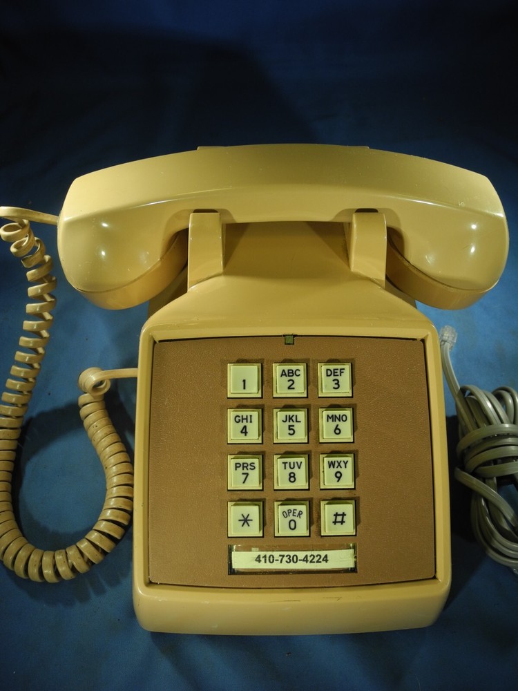 Radio Shack Beige Table Phone Push button - Very nice!