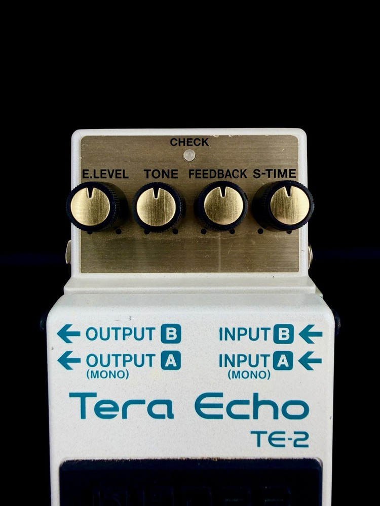 Boss TE-2 Tera Echo Guitar Effect Pedal w/Box and Manual