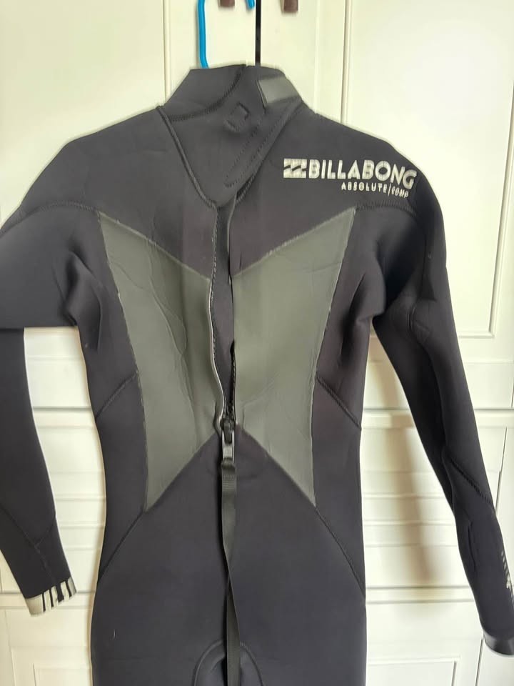 Billabong absolute comp Size Y10