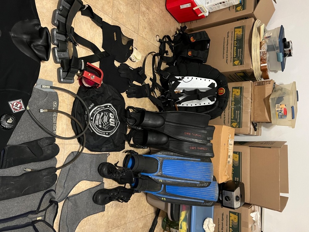 Dry suit CF 200 and scuba diving equipment 
