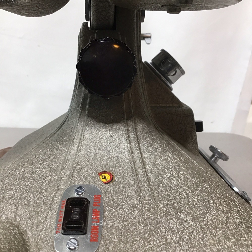 VNTG Working Keystone Regal K109 8mm Projector with Case