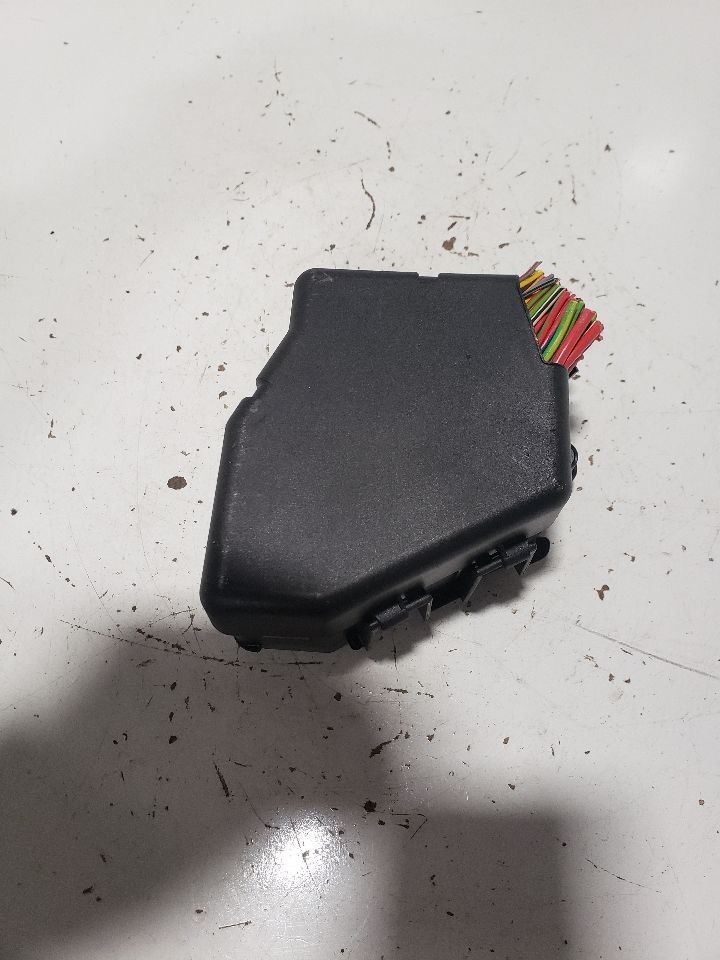 Used Fuse Box Engine fits: 2002 Volkswagen Passat engine compartment Grade A