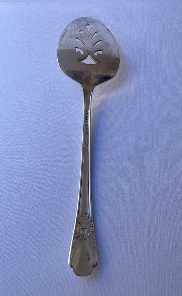 WM ROGERS MFG CO. ORIGINAL ROGERS "AVALON "CAKECUTTER SERVING SPOON