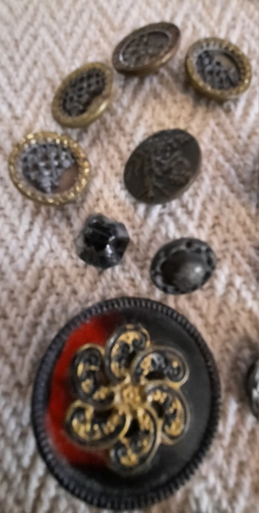 antique button assortment, 31 buttons, various types, very good condition