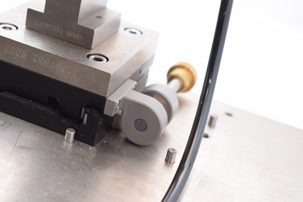 NRC 423 LINEAR TRANSLATION 443 Stage With Base Plate Positioner
