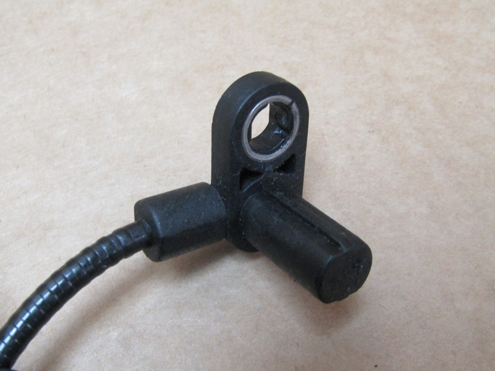 Triumph Street Triple RS 2017 front ABS sensor (15040)