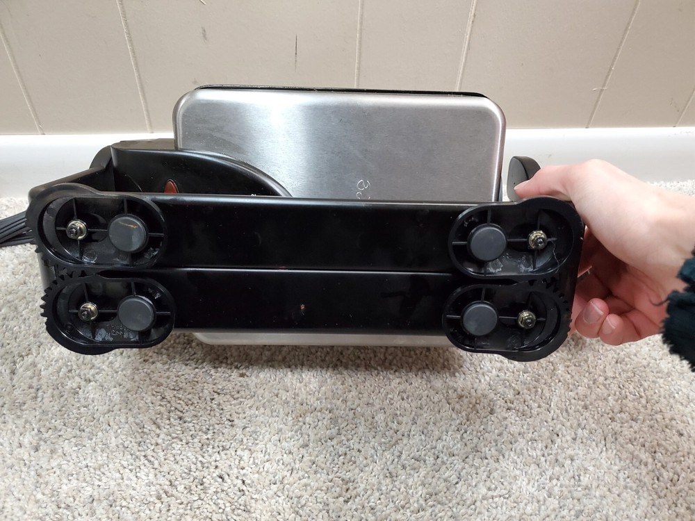 VillaWare Compact Pro Belgian Flip Waffler Waffle Maker Rotating 31201