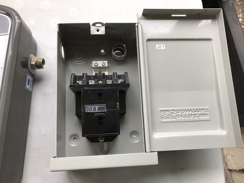 RHEEM Retex-08 Tankless Water Heater W/ FERRAZ SHAWMUNT Case circuit Breaker Enc