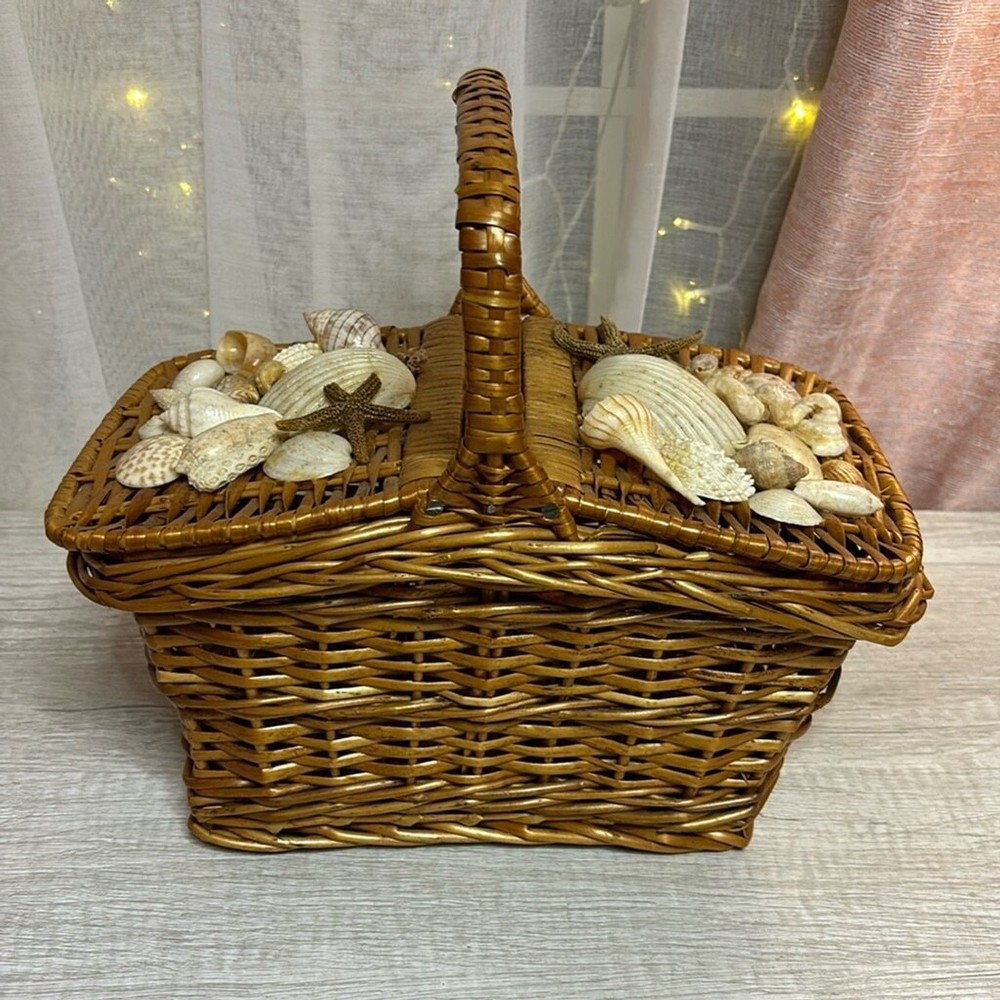 Double Lid Handle Picnic Basket with shells