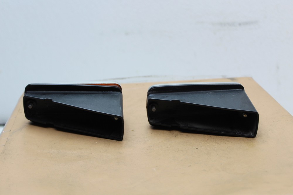 1983 YAMAHA XJ750 MAXIM (#383) LEFT RIGHT FRONT FRAME REFLECTOR