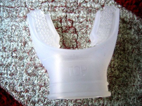 $11 LONG-BITE CLEAR SILICONE REGULATOR MOUTHPIECE