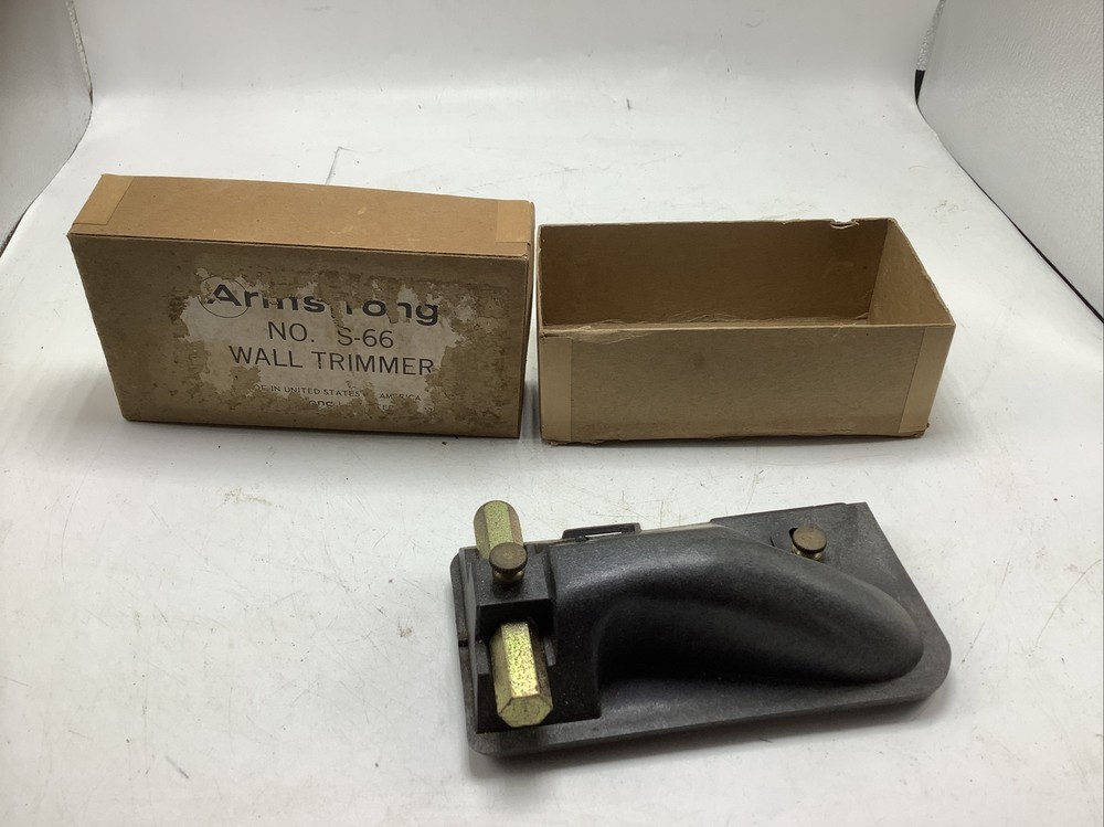 Vintage ARMSTRONG S66 WALL TRIMMER in box missing blade
