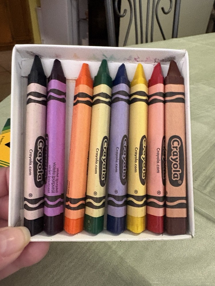 Crayola Anti-Roll Triangular Crayons, 8 Classic Colors