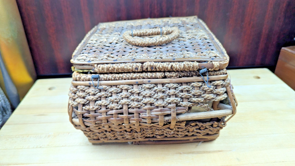 Vintage Sewing Basket Box w Thread Spools