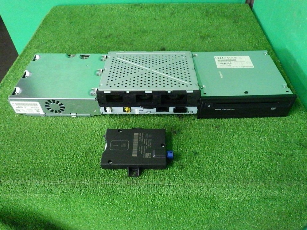 Audi Sat Nav Computer Navigation Unit CD/DVD 8T0919888