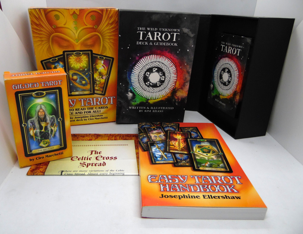 Easy Tarot & The wild unknown Tarot & Spell Candles