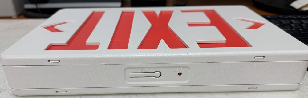 👀 NEW THOMAS & BETTS PLASTIC SELF POWERED RED LED EXIT SIGN QLXN500RN