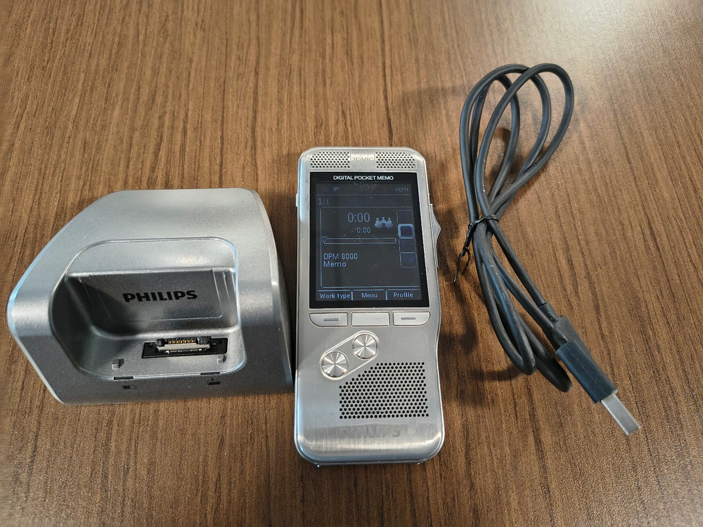 Philips DPM8000 Voice Recorder and Charging Dock 3D microphone system 4GB SD