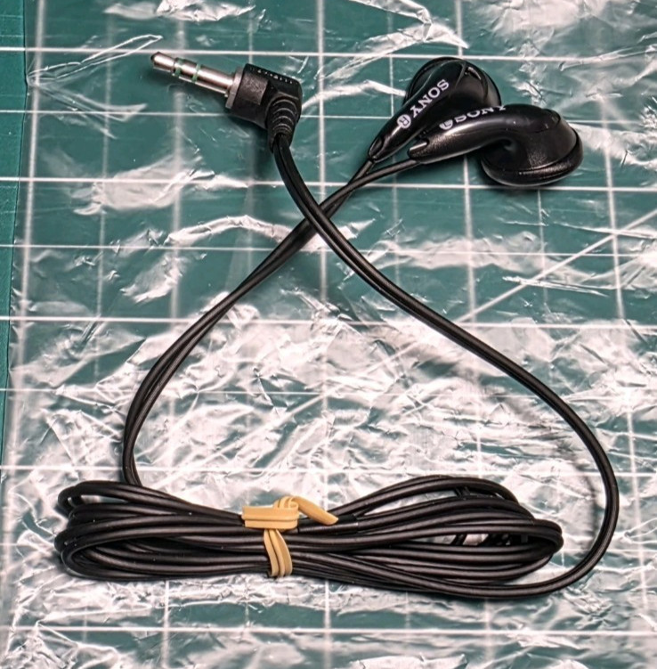 Sony Walkman CD Player D-NE511 Mp3 Atrac3plus Silver Open Never Used