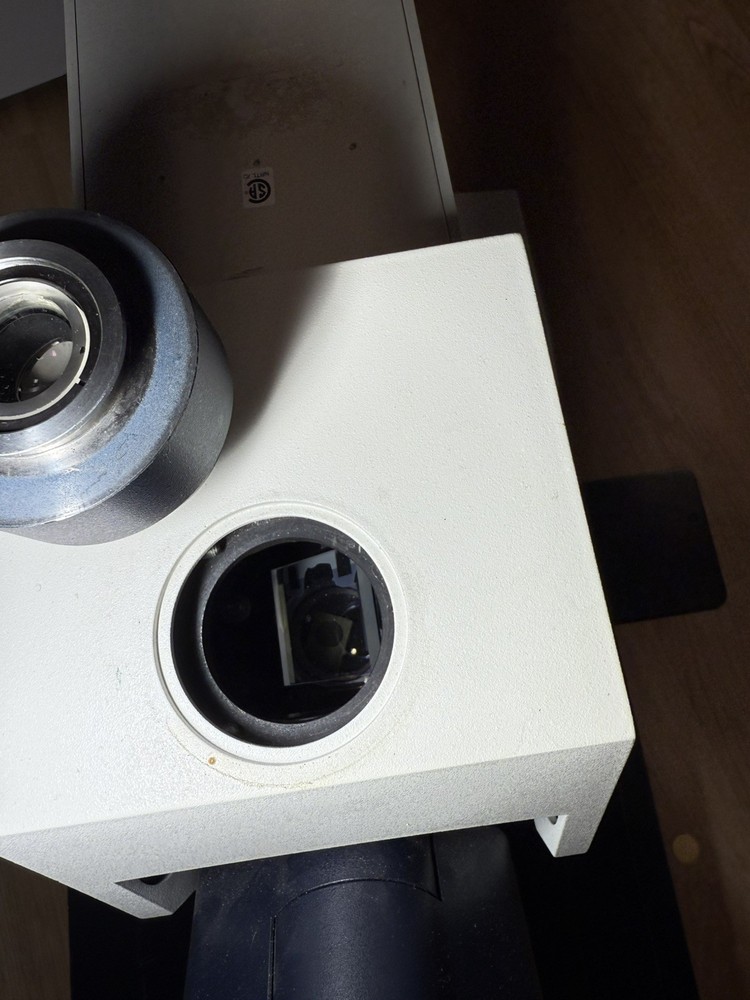 Leica INM200 microscope