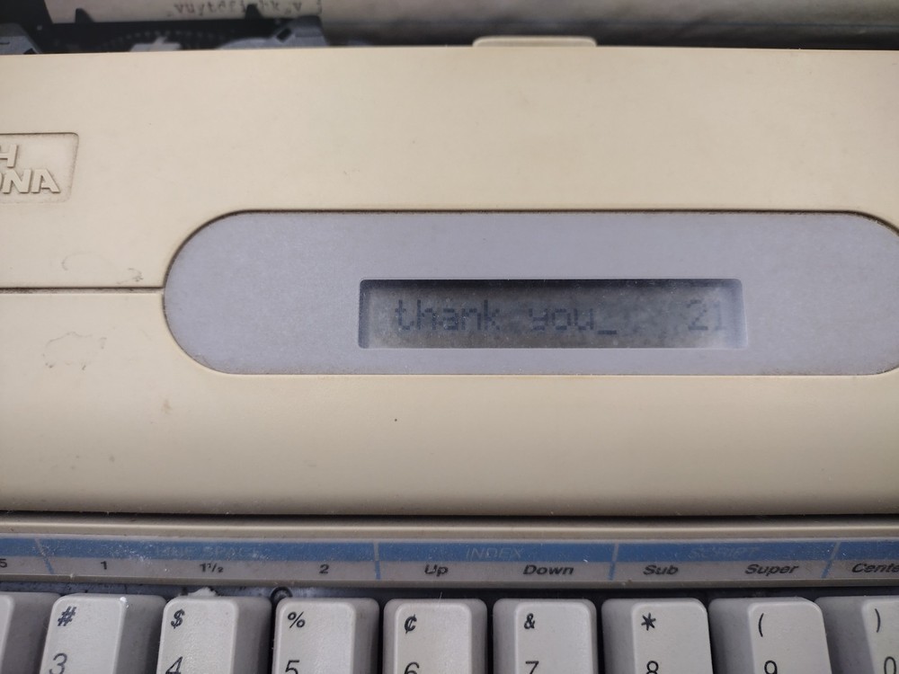 Smith-Corona Display 900 Dictionary Electronic Typewriter W Box SUN BLEACHED
