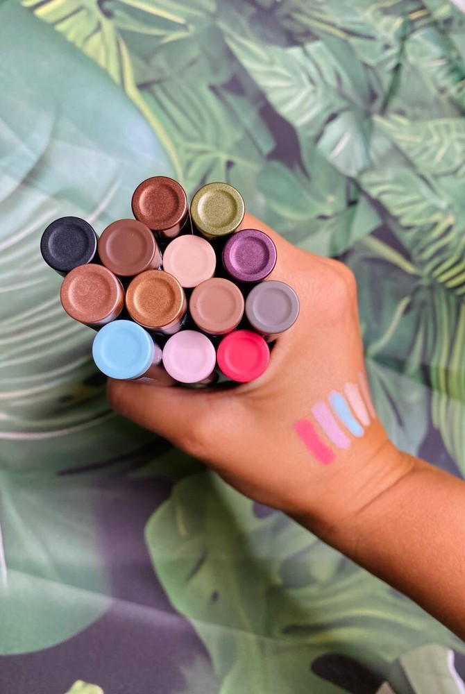 MOODSTRUCK stick eyeshadow BNIB