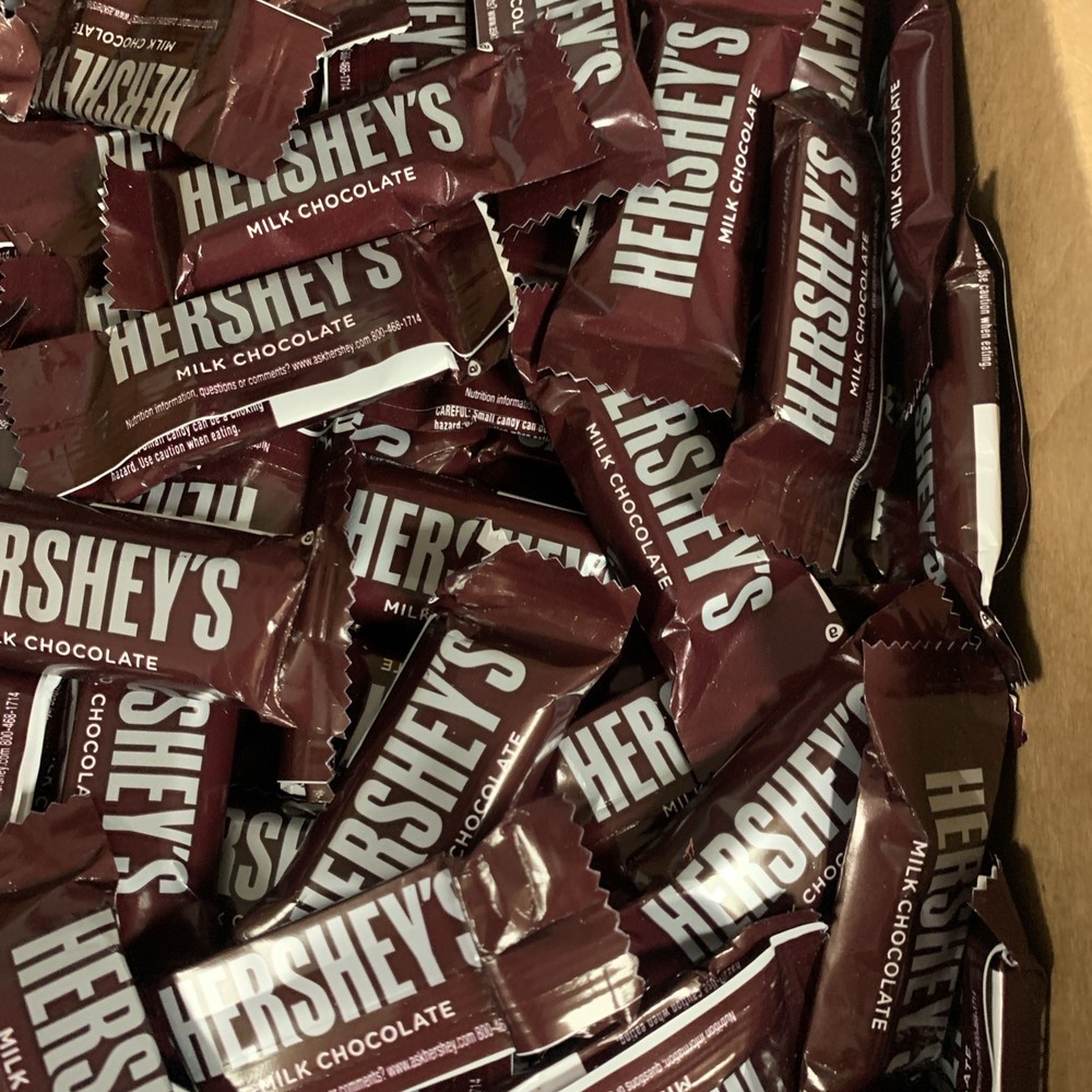 Hershey Milk Chocolate, Fun Size Candy Bars, (1 Pound) PCS USA