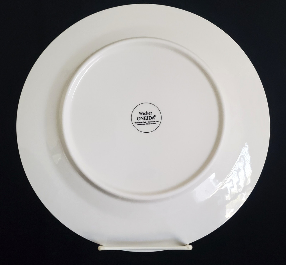 (4) ONEIDA KITCHEN WICKER BASKET WHITE DINNER PLATES 11"