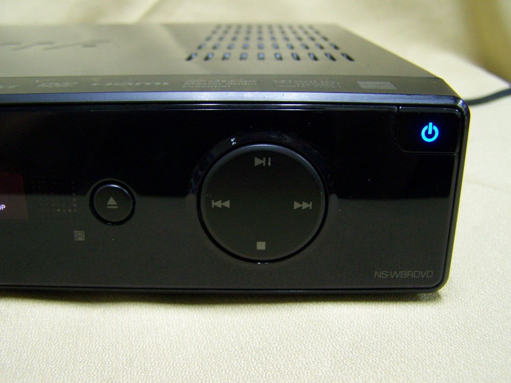 Insignia NS-WBRDVD Blu-Ray Player w/ Remote