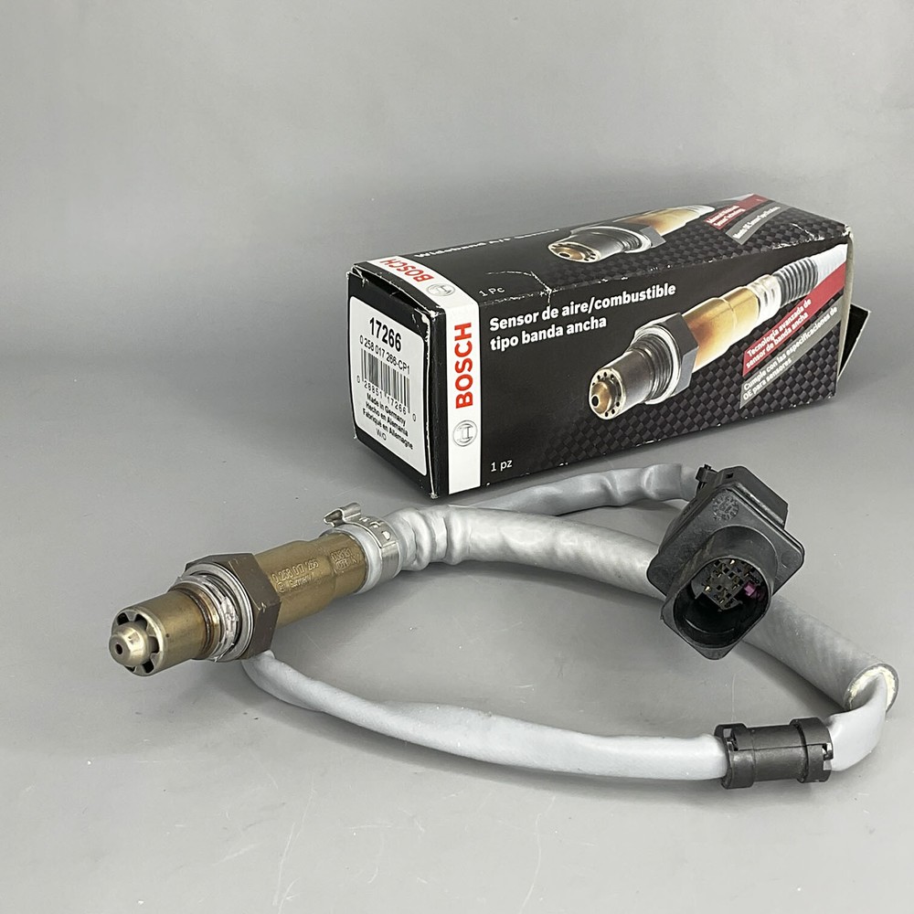 BOSCH GENUINE OXYGEN SENSOR For 2008-2017 Audi A3 VW CC Eos Jetta Passat 17266