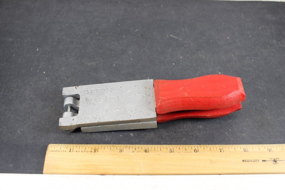 Herter's Inc. Model 4F2 Jig Head Mold