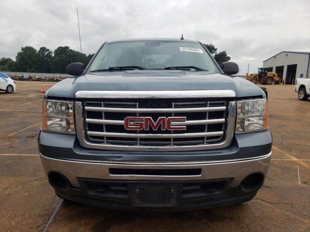 2010-2013 GMC Sierra 1500 Pickup Engine Fuse Box