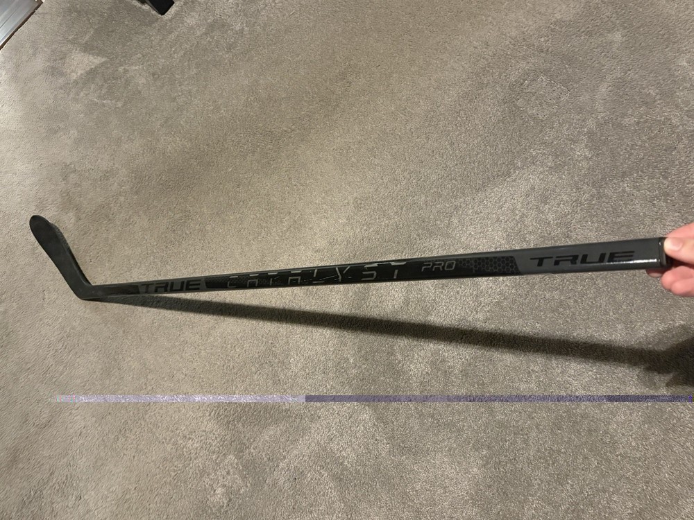 True Catalyst Pro Hockey Stick (30 Flex, Mid Kick)