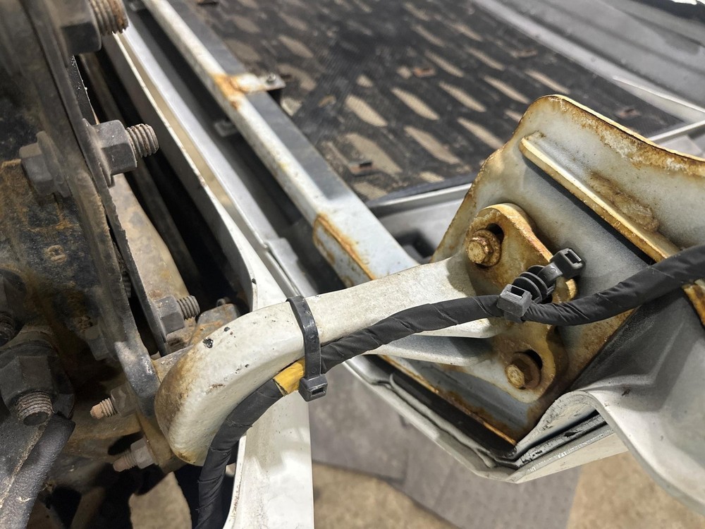 Volvo VNL Hood Hinge - Used