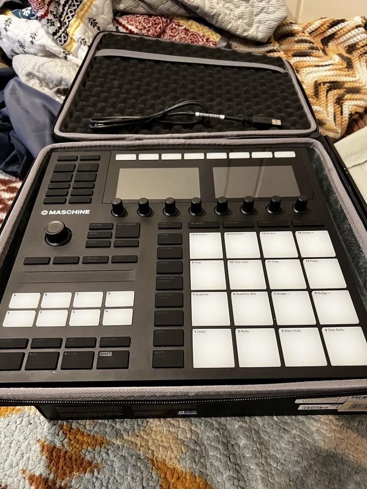 Native Instruments MASCHINE MK3 Sampler & Sequencer, 16 Pads, USB